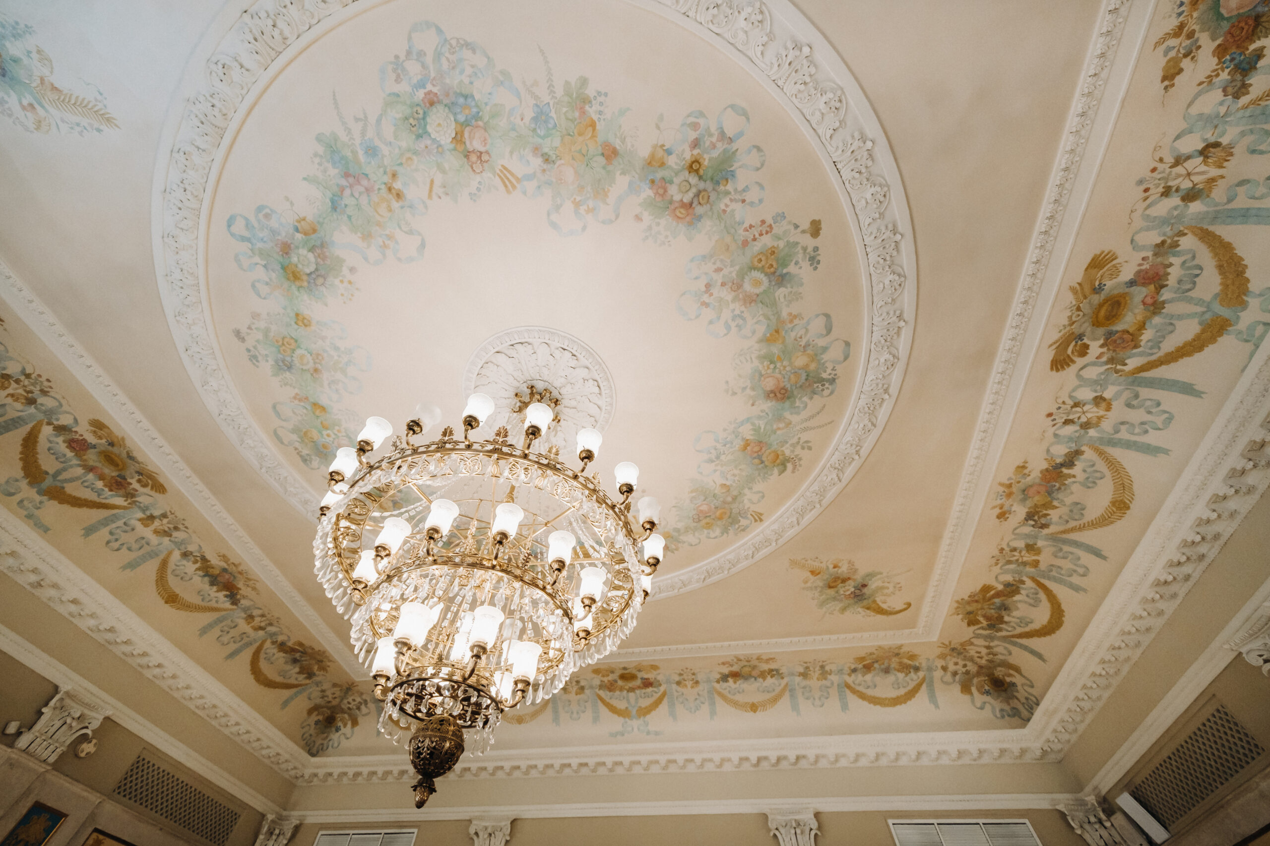 <em>Elegant </em> false ceilings